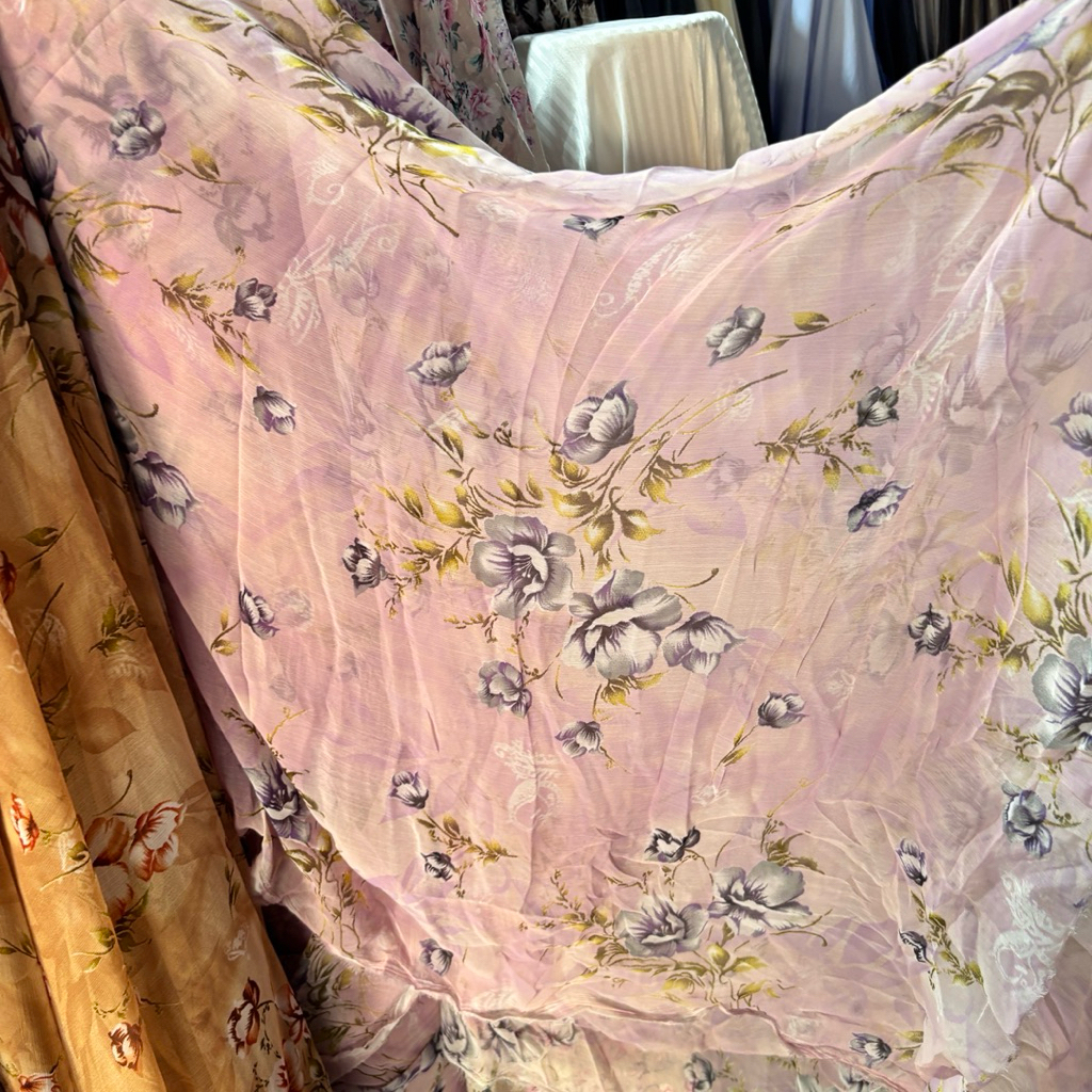 Kain Ceruty Yoryu Motif Bunga Pink – Kain Jatuh Adem Cocok Gamis & Hijab Rm