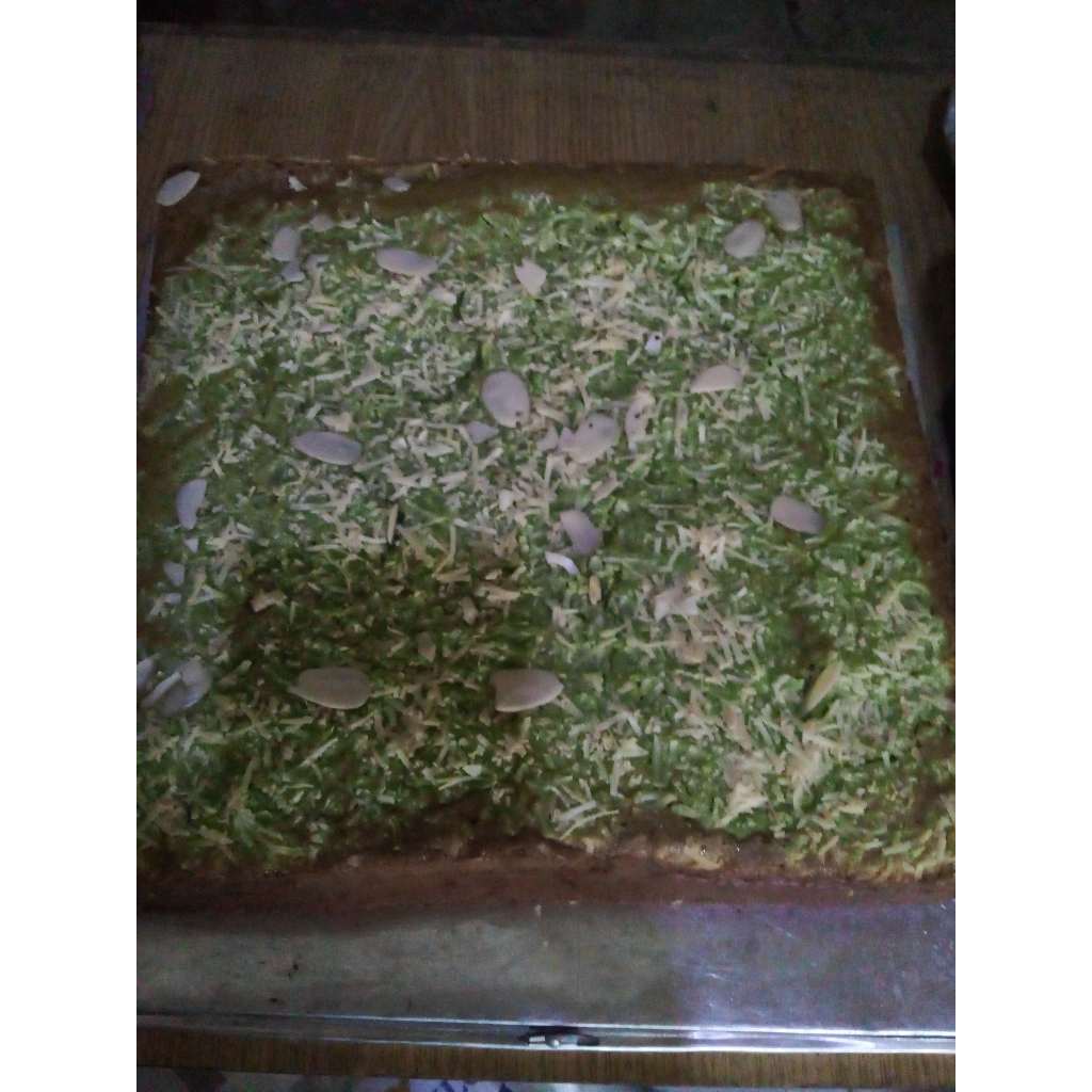 

Bolu Pandan Utuh Topping Keju
