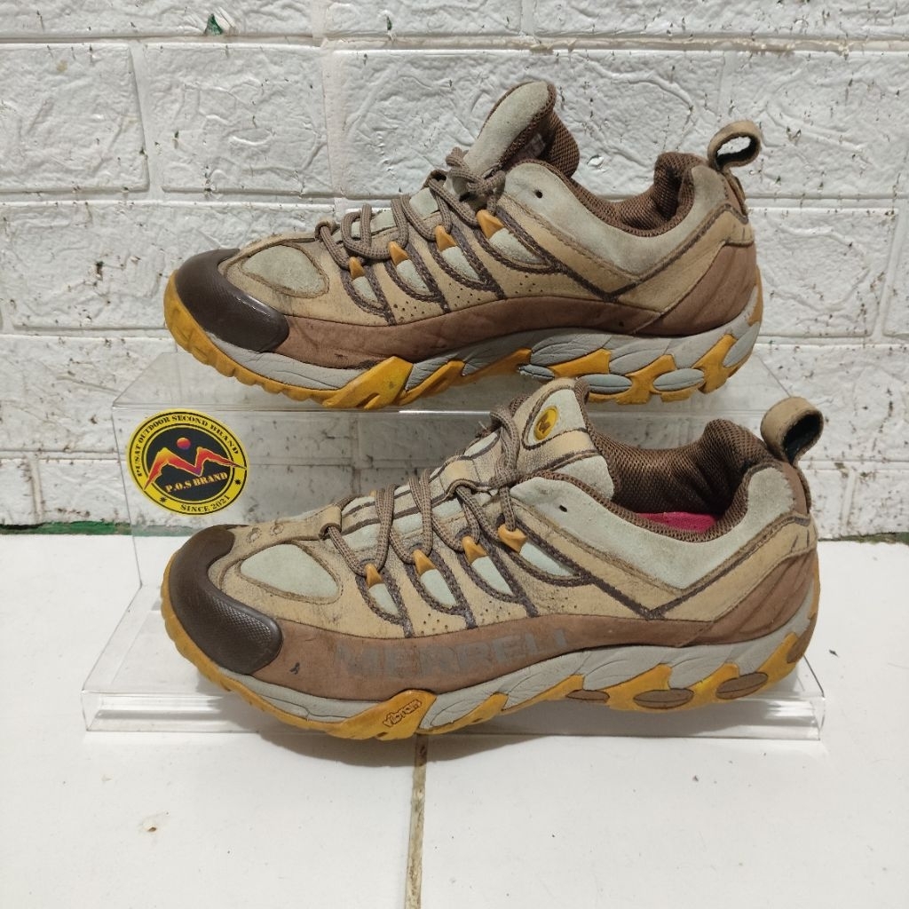 sepatu outdoor MERRELL second