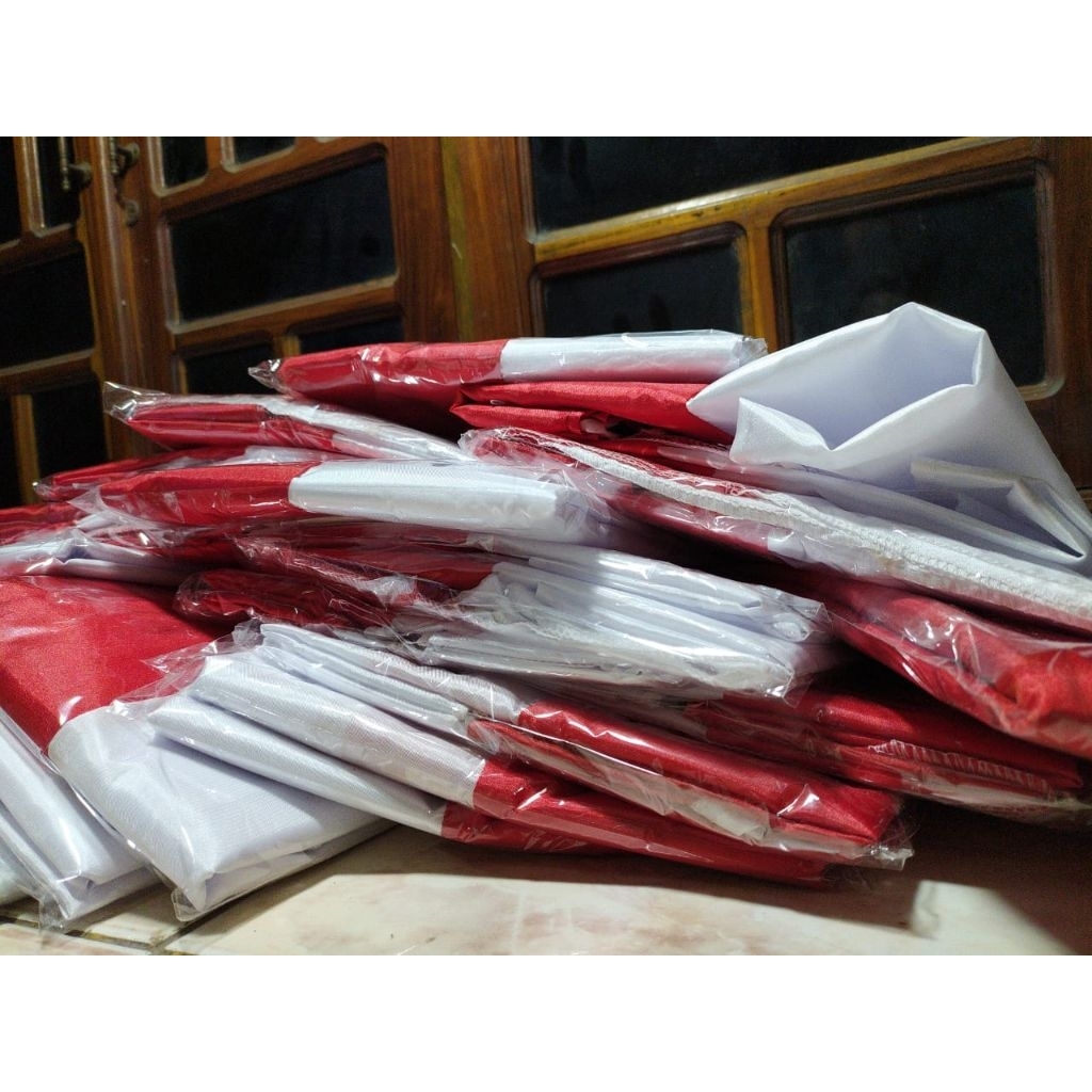 UMBUL UMBUL MERAH PUTIH UMBUL LAYUR