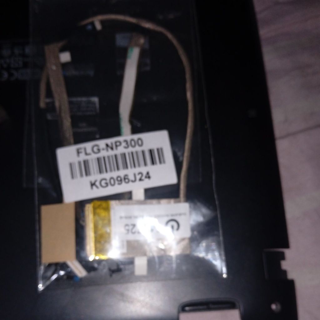 leptop netbook fleksibel cabel lcd samsung kondisi baru FLG - NP300