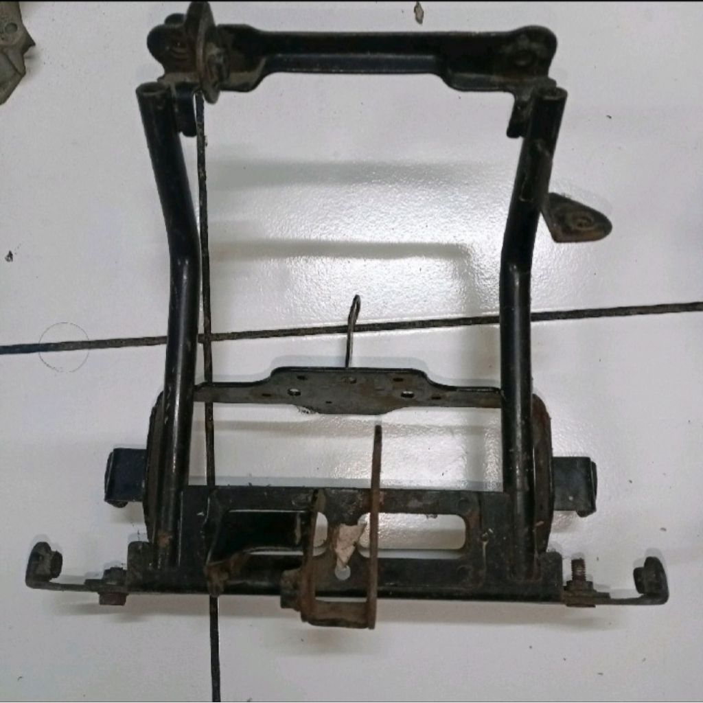 breket braket dudukan lampu depan Kawasaki zx130 zx 130