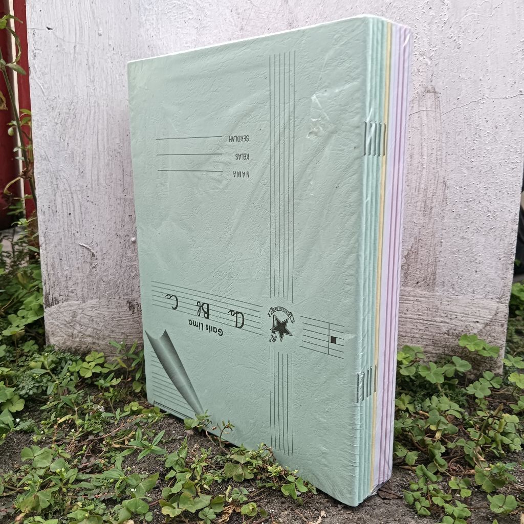 

Grosir 1 Pack Buku Tulis Garis Lima Ukr SIDU Tegak Bersambung Bergaris 5 Bintang Obor