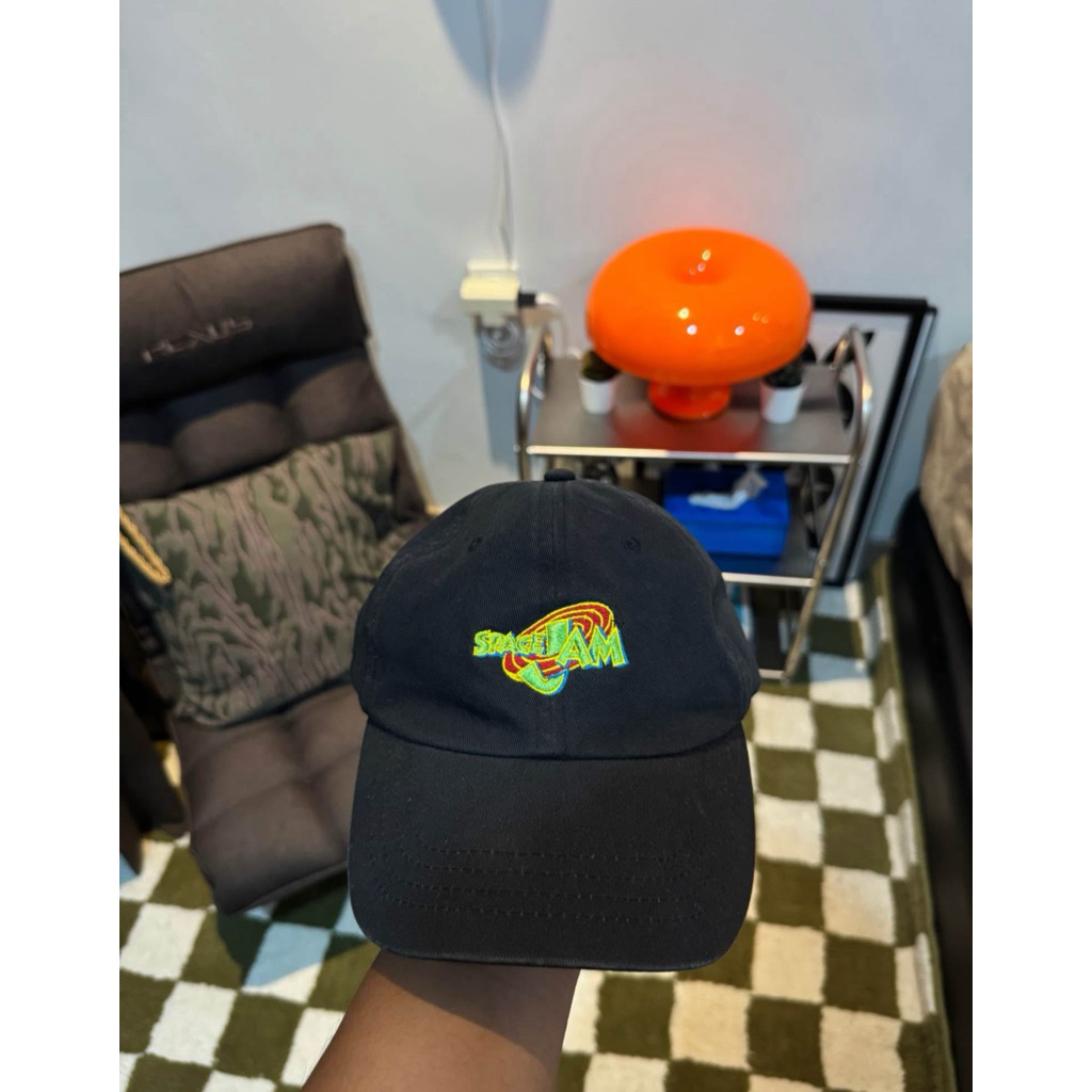 Topi Space Jam