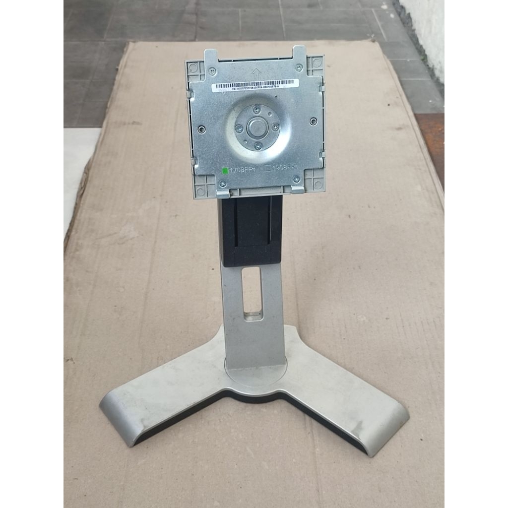 stand kaki Monitor DELL  24inc fitur ada di deskripsi