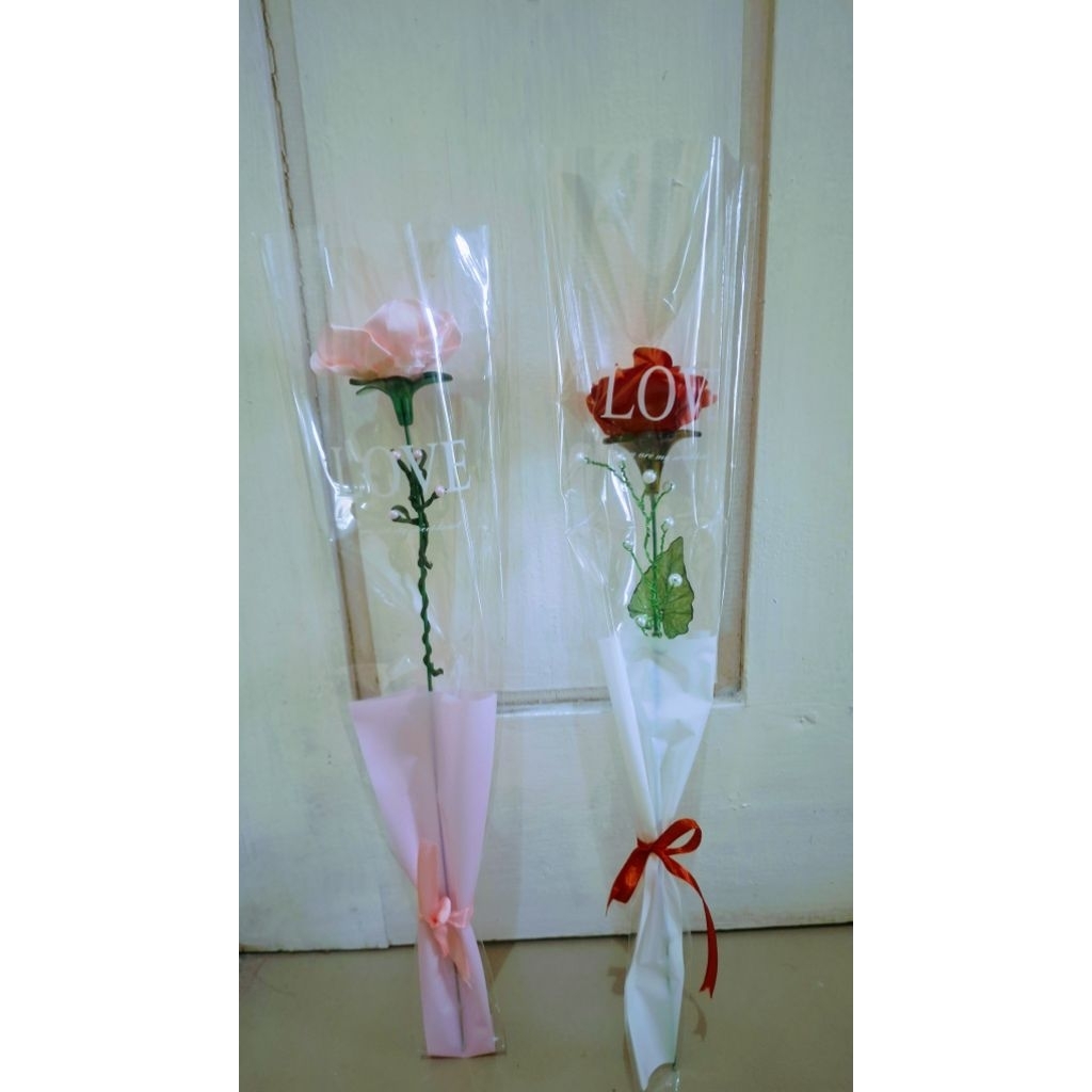 

SETANGKAI BUNGA PITA SATIN LENGKAP DENGAN MANIK CORONG & DAUN AKRILIK UNTUK SOVENIS,KADO VALENTINE HARI GURU,HARI IBU & WISUDA