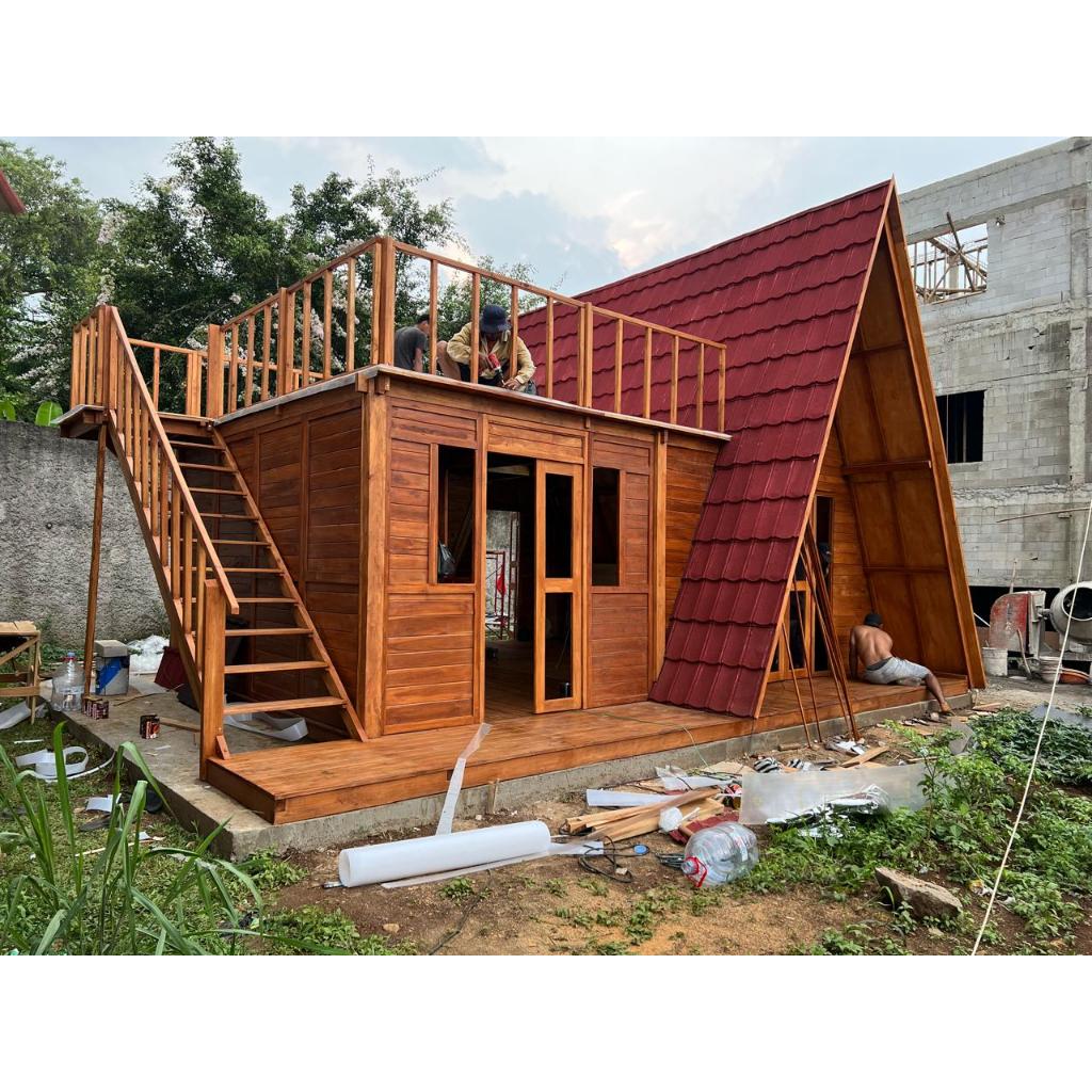 RUMAH KAYU JATI MODEL SEGITIGA LANTAI 2 + TERAS ATAS DIBUAT DARI TUKANG JEPARA PROFESSIONAL.