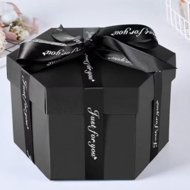 

BLIND GIFT (TANPA BOX) Bisa dapet Preloved Hijab / Kaos / Celana