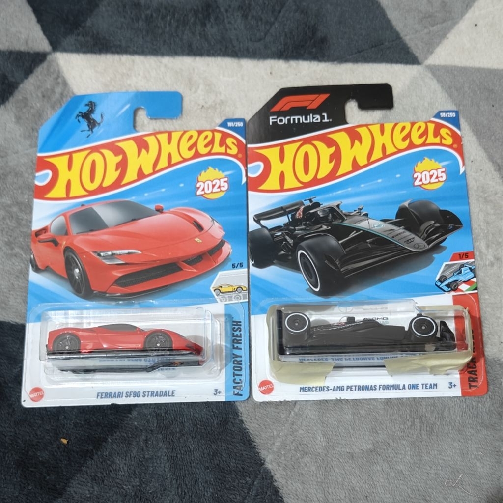Hot Wheels Ferarri sf90 & F1 mercy petronas