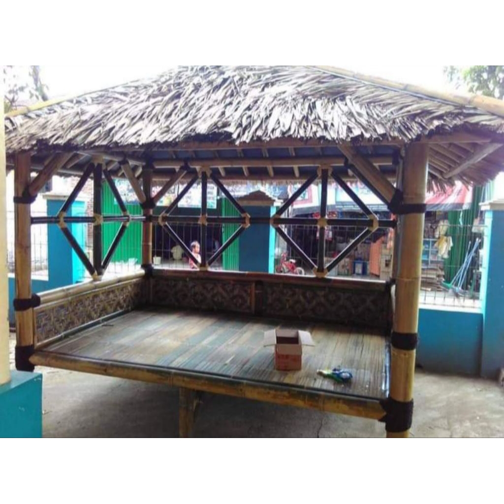 saung bambu gazebo 2x3m dengan atap daun rumbia