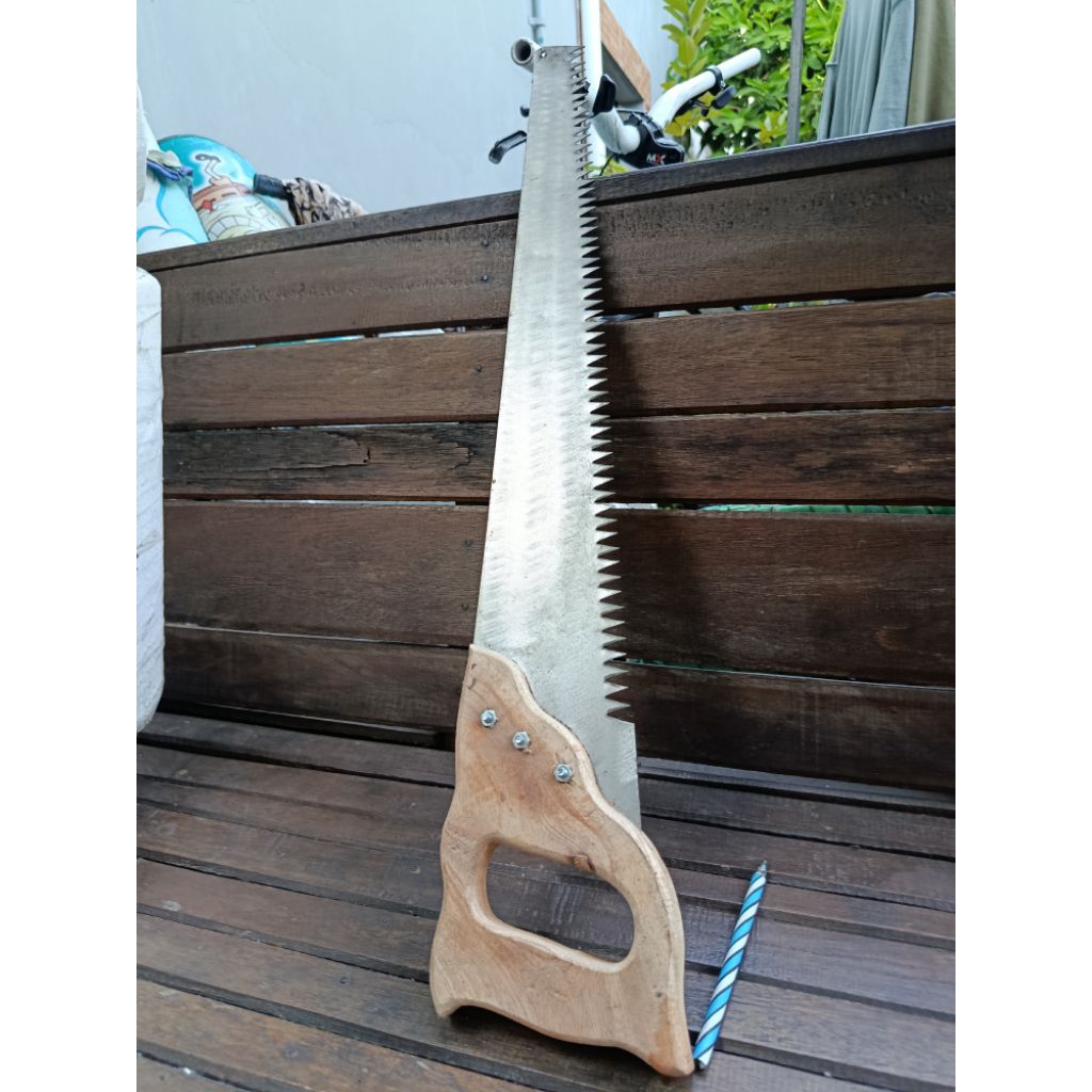 Gergaji Herbel besar siap pakai.