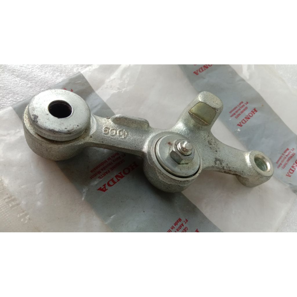lengan ayun sok depan lengan ayun shockbreaker depan kanan Honda C70 c70 C700 C800 Astrea Star origi