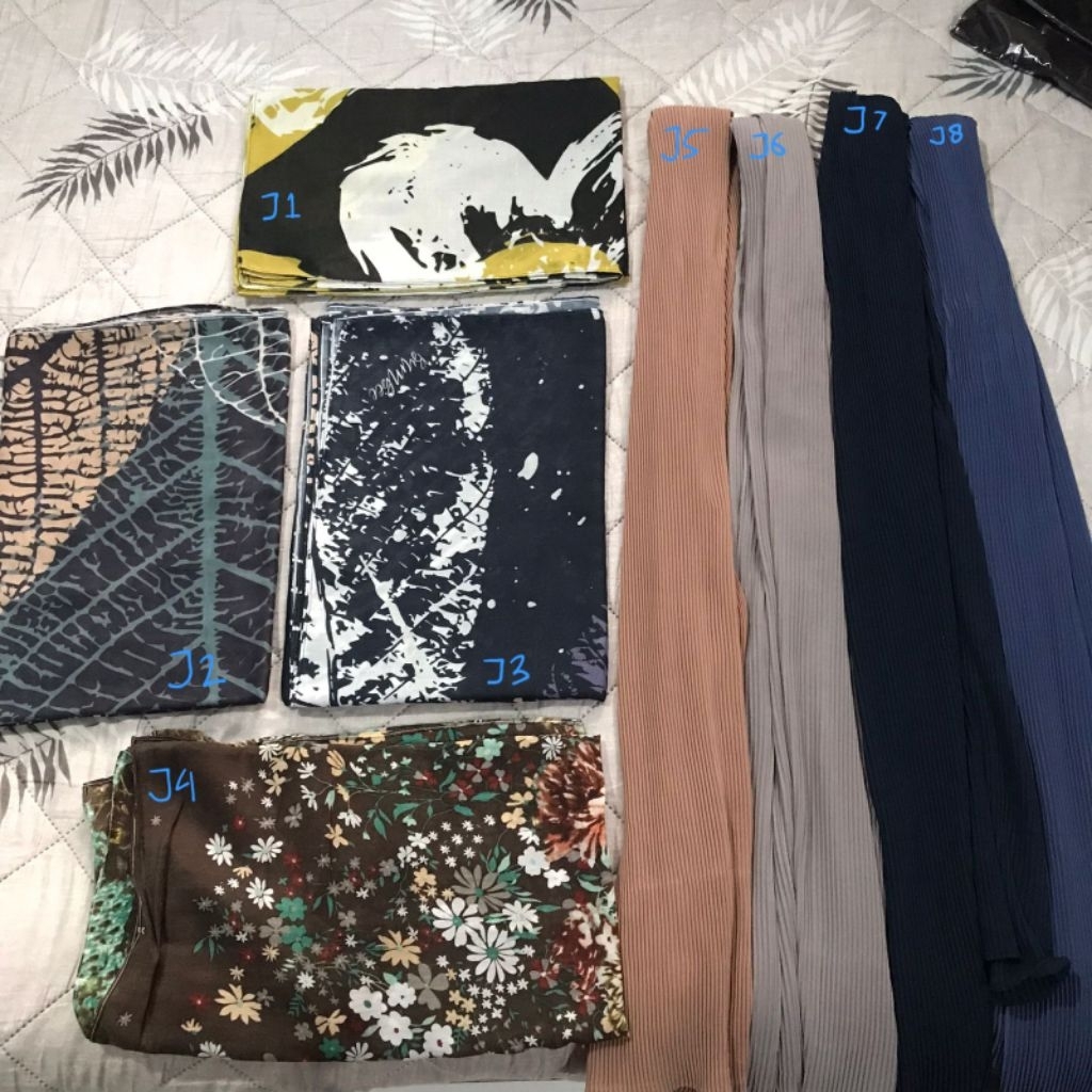 jilbab segi 4 motif dan  pashmina plisket