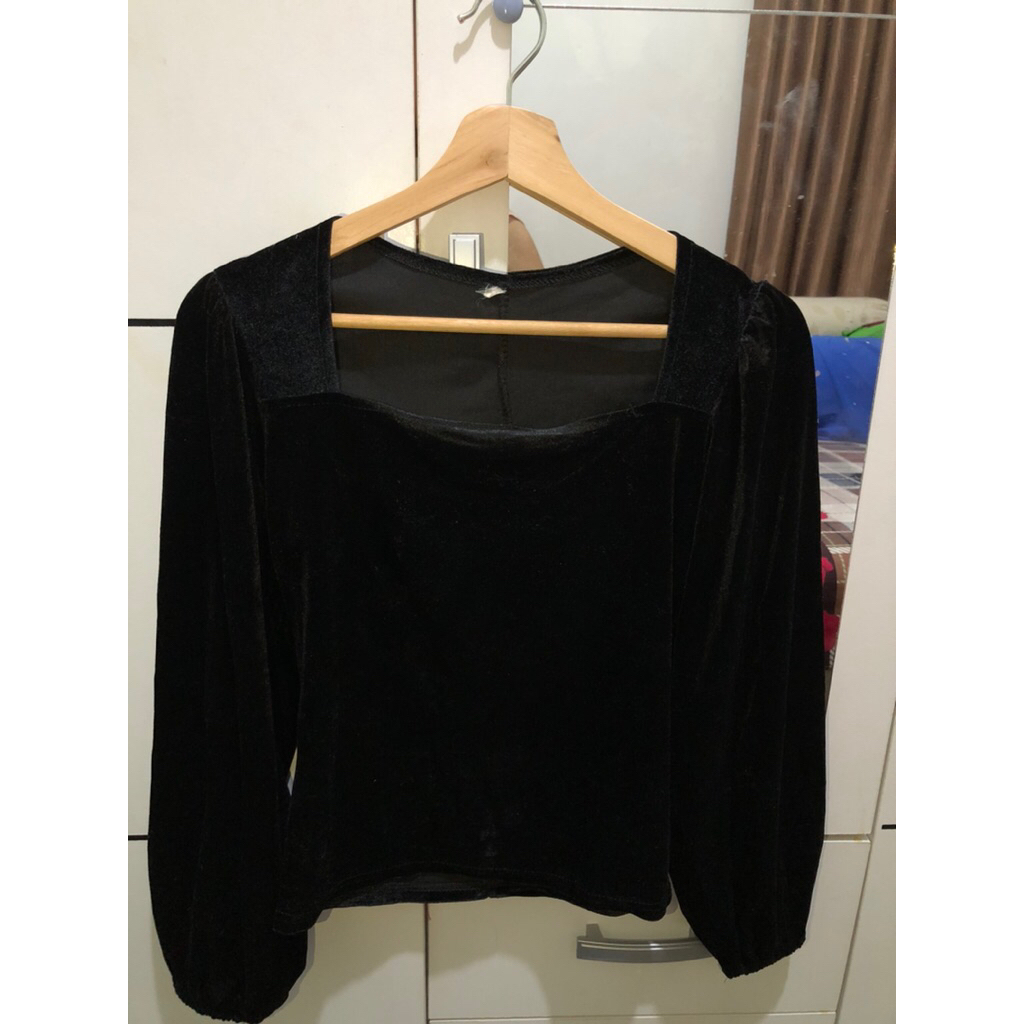 Preloved Atasan Wanita Bludru