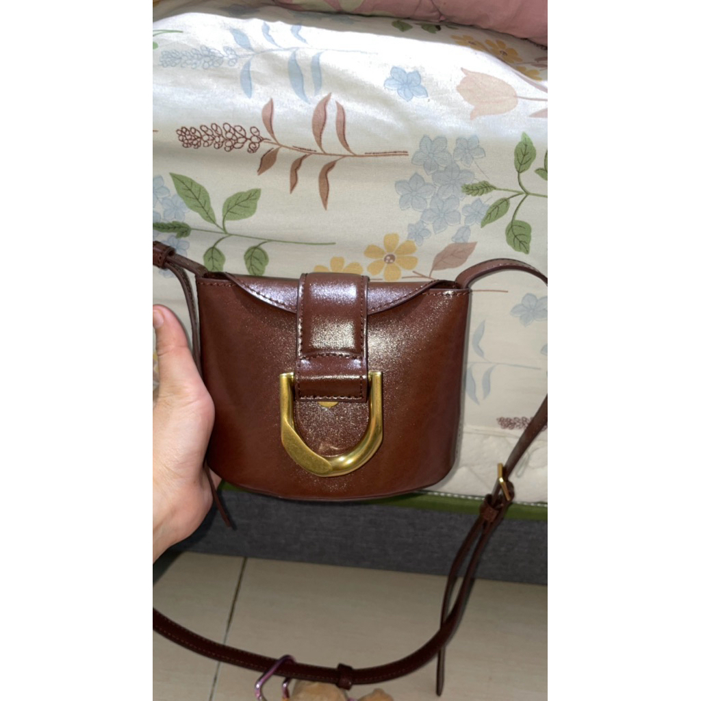 Preloved tas charles and keith