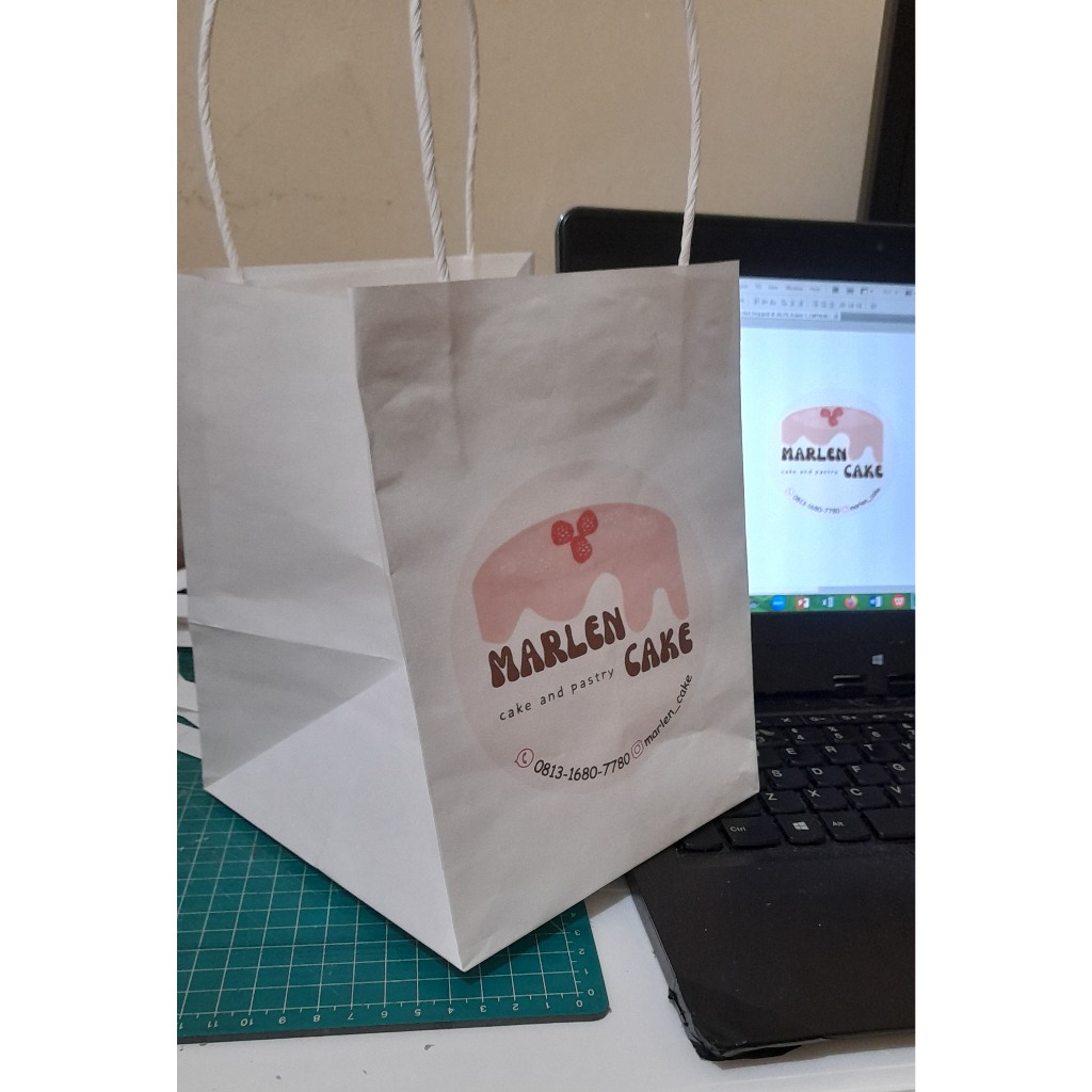 

Paperbag Kraft Putih, Ukuran 16 x 16 x 20 cm. Cetak Logo warna 2 sisi