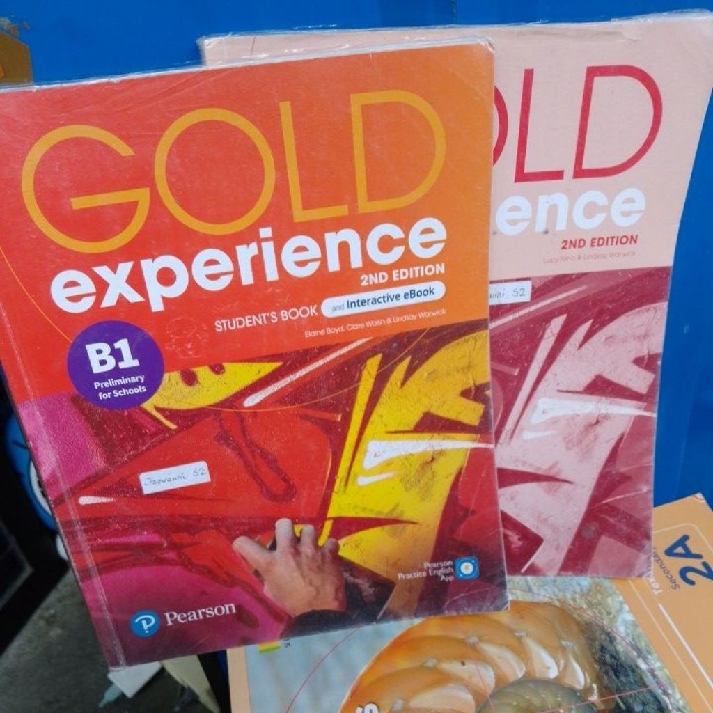 Gold experience B1 studentbook