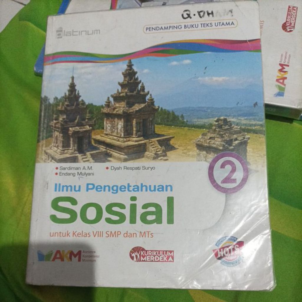 Buku IPS kelas 2 SMP Platinum kurikulum Merdeka