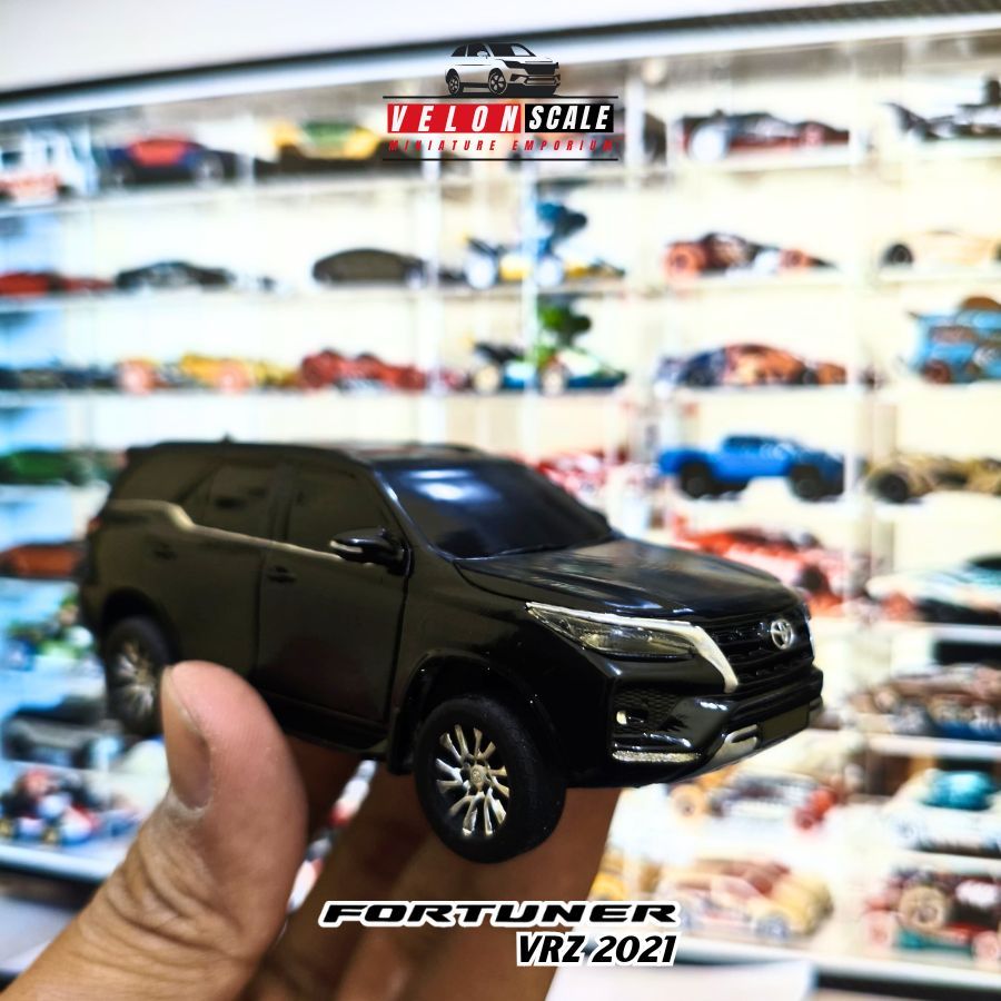 Diecast Miniatur Mobil Toyota Fortuner VRZ 2021 Skala 1:43 Gratis Custom Platnomor