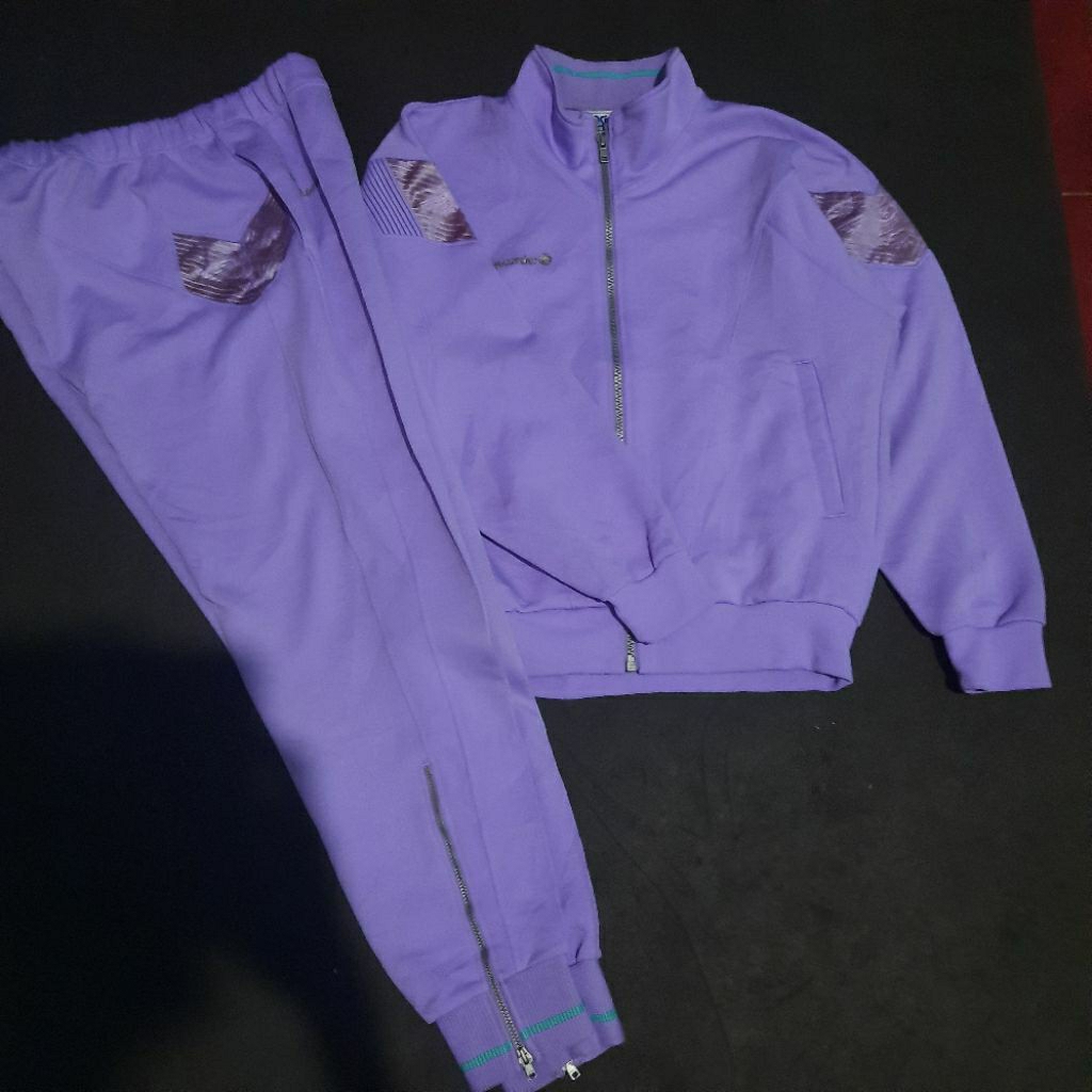 Preloved Jaket Vintage dan celana Jogger Asics Recorder Second