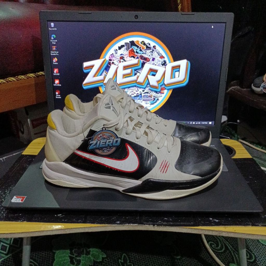 ziero sepatu basket second size 42 kobe hitam putih