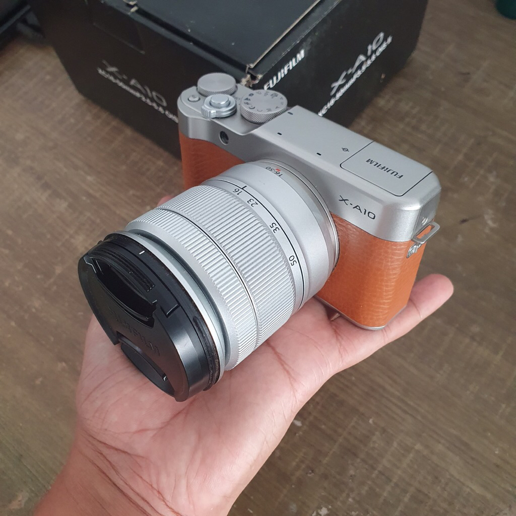 Mirrorless Fujifilm X10