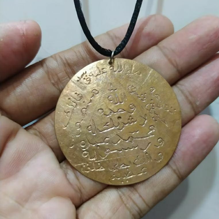 Kalung liontin pancar merah