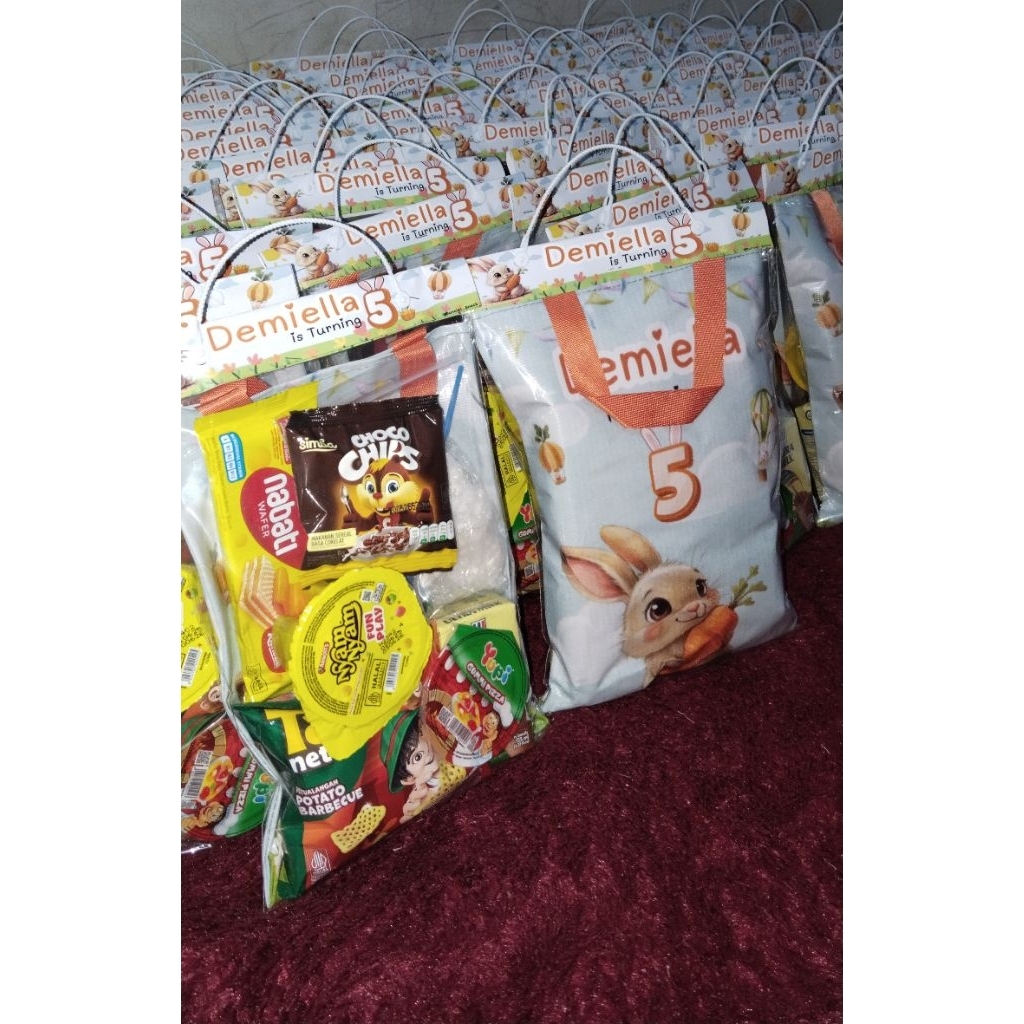 

Totebag costum isi snack (All package sz 20x30) / Souvernir ulang tahun totebag snack / Costum totebag