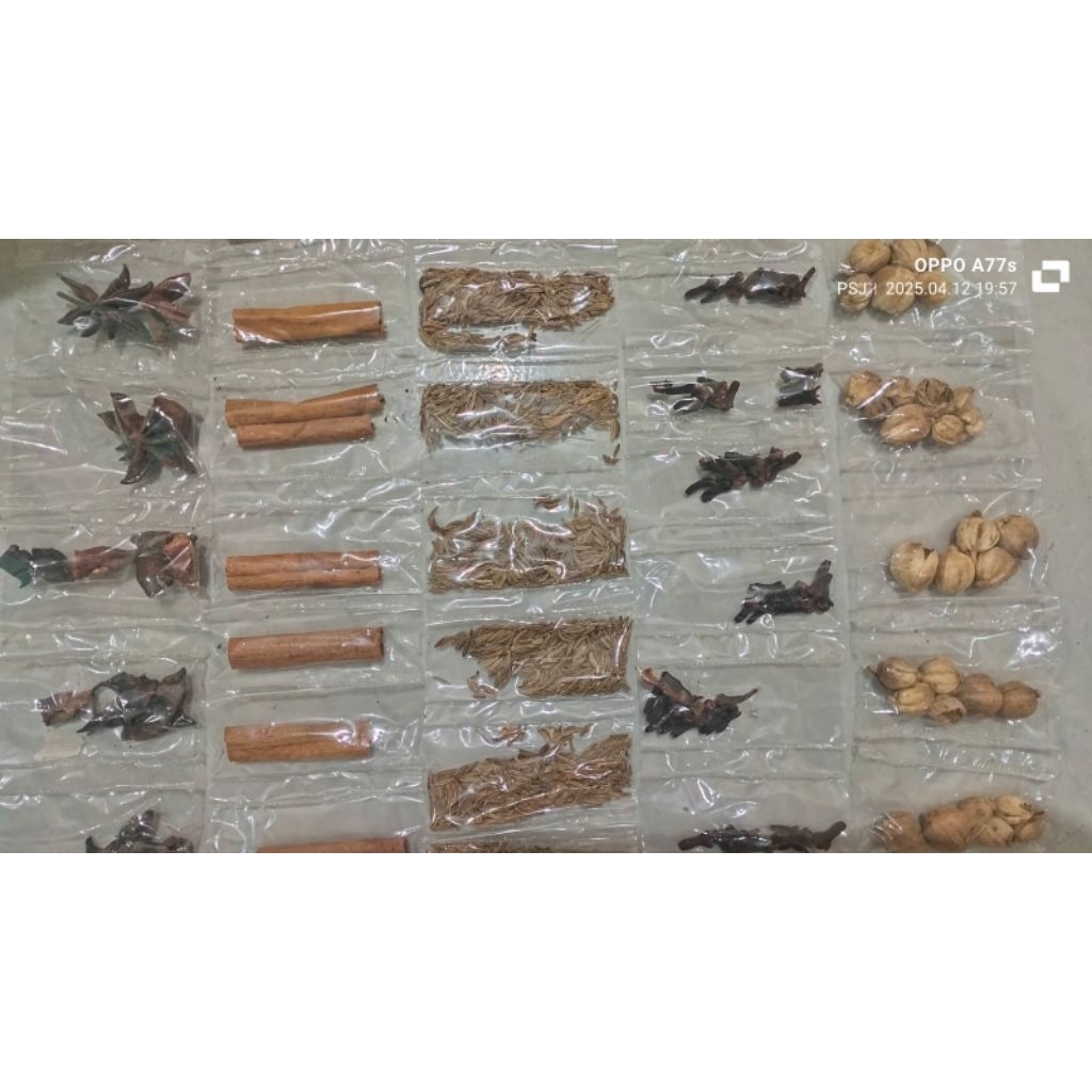 

kapulaga, jinten, kayu manis, bunga lawang, cengkeh