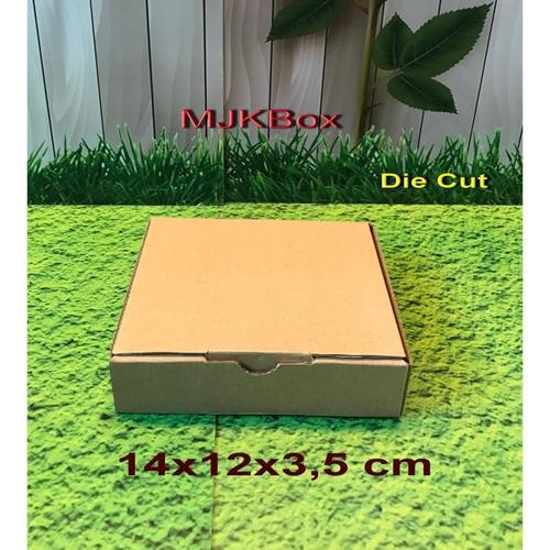 

Kotak Kardus karton Uk. 14x12x3,5 cm.......Die Cut