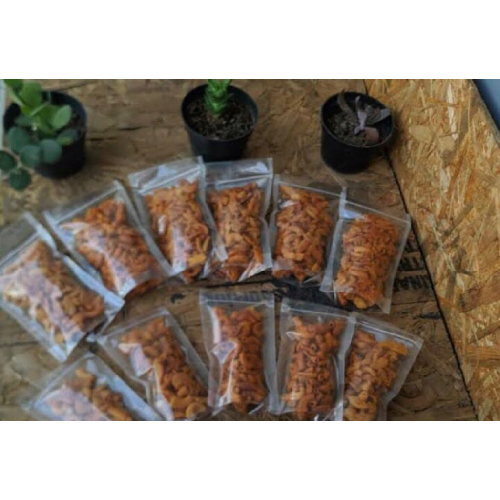 

MAKARONI GORENG PEDAS (isi 5 pouch per 100gram)