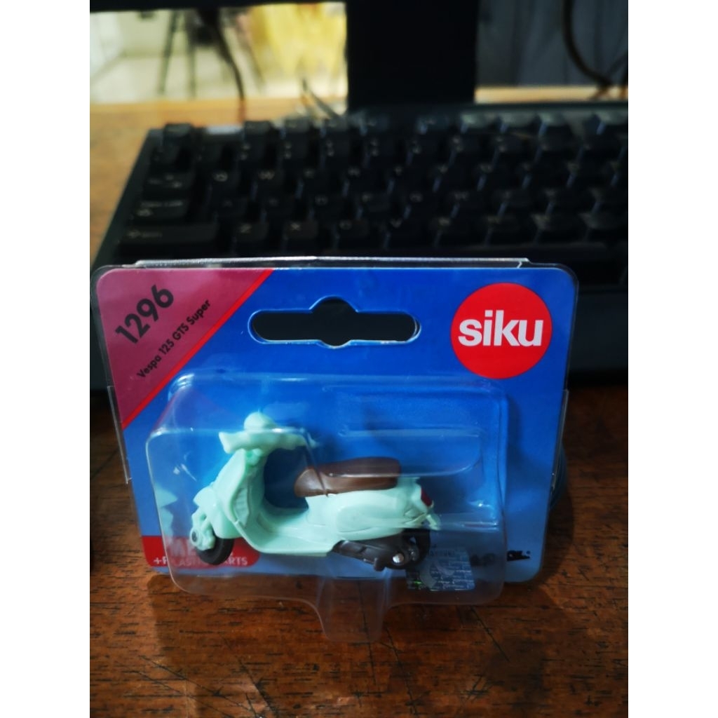 Diecast Siku Vespa 125 GTS Super