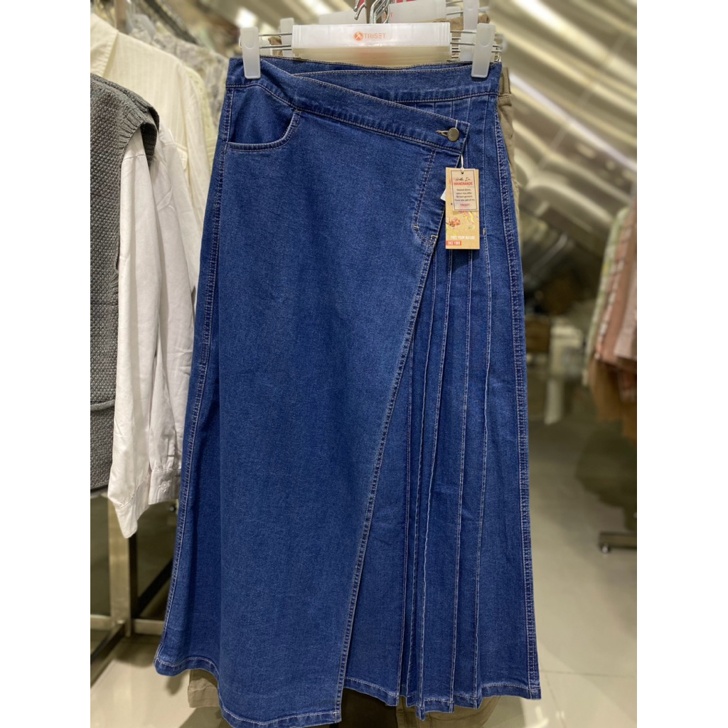 rok jeans brand Triset dari Matahari