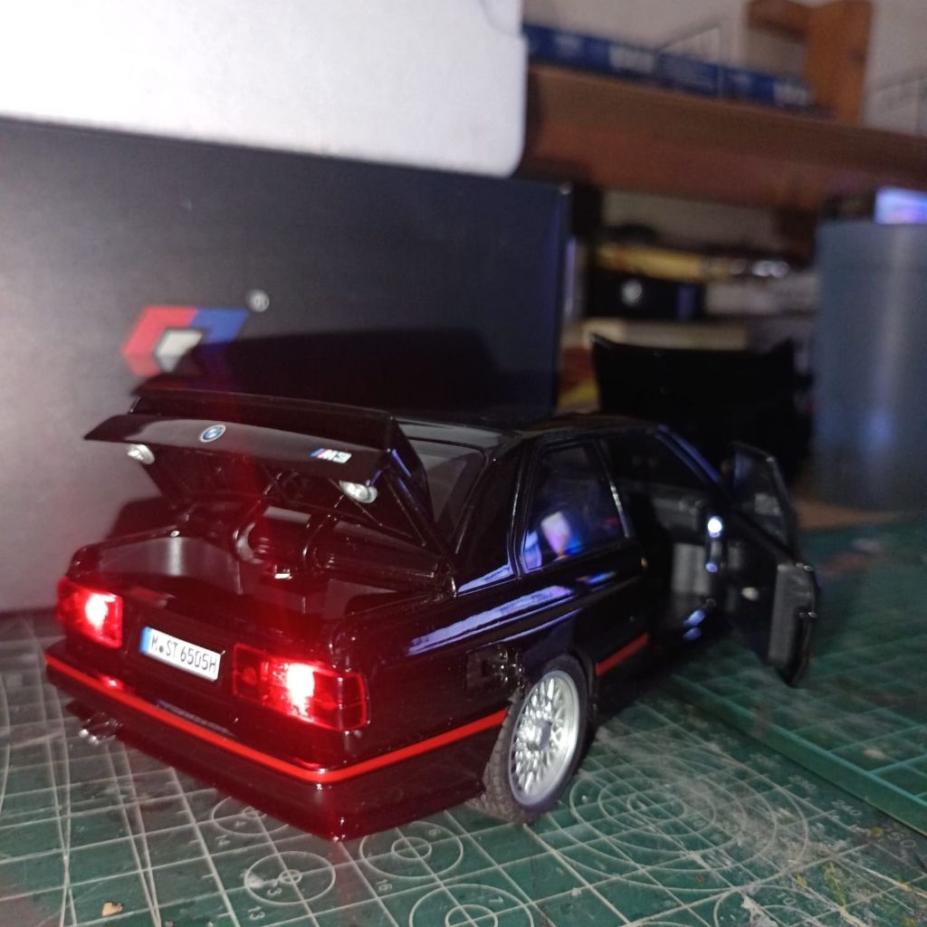 DIECAST MOBIL 1:24 Bmw E3 M30