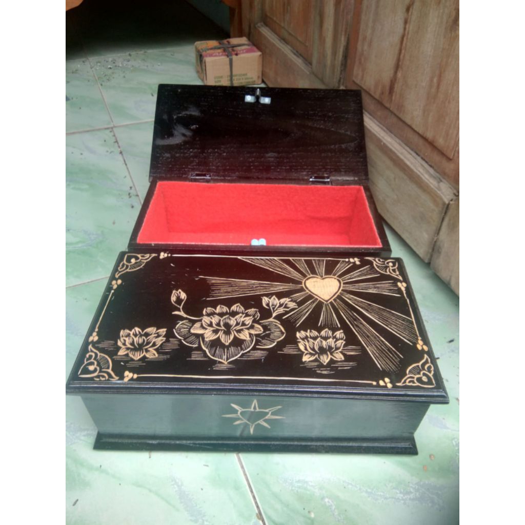 Kotak sabuk mori PSHT kayu ukir cukit