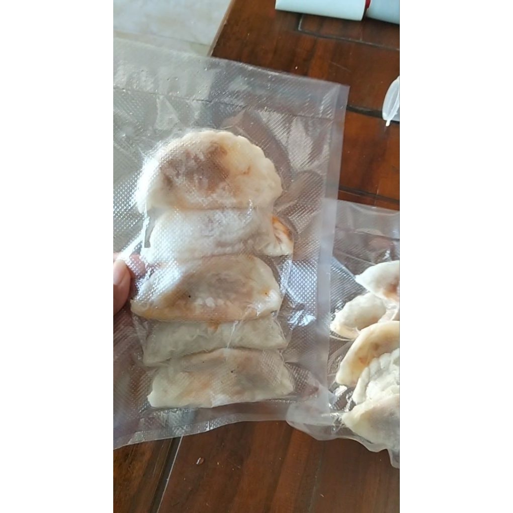 

cireng isi ayam pedas,ayam ori dll