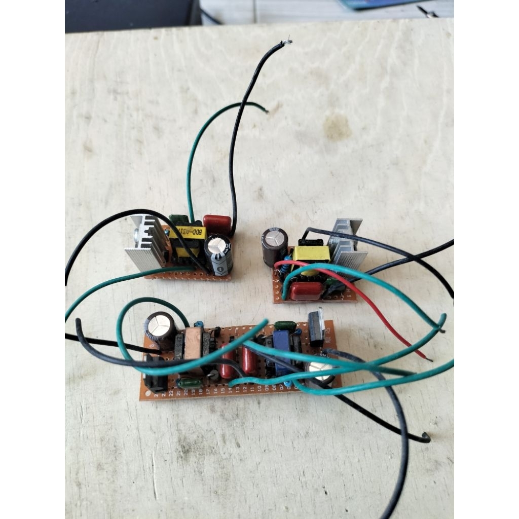 inverter dc to ac 3,7 volt to 220 volt