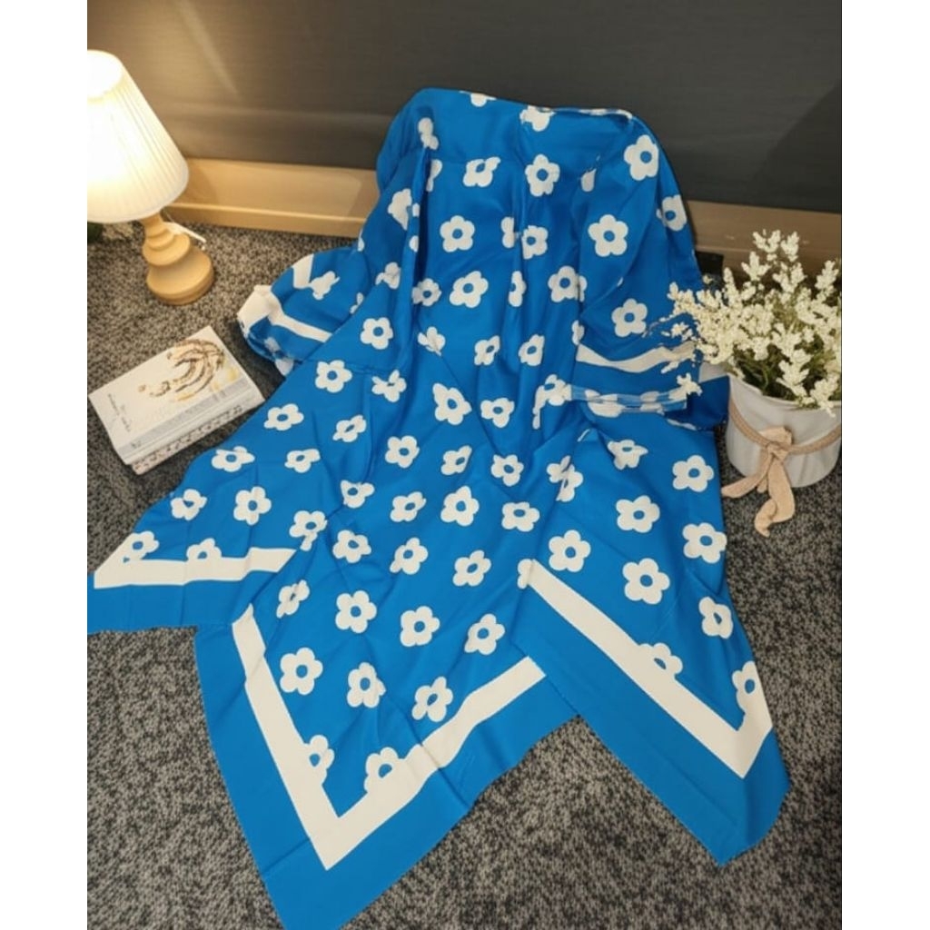 HIJAB SEGIEMPAT MOTIF BUNGA KECIL BIRU kode 212