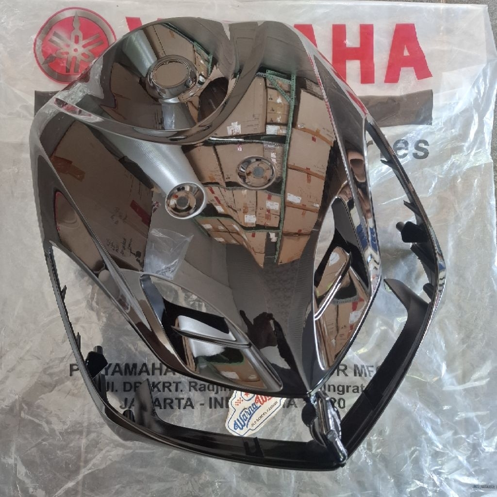 Panel dada tameng depan Mio smile putih hitam | 28D-F8311-00