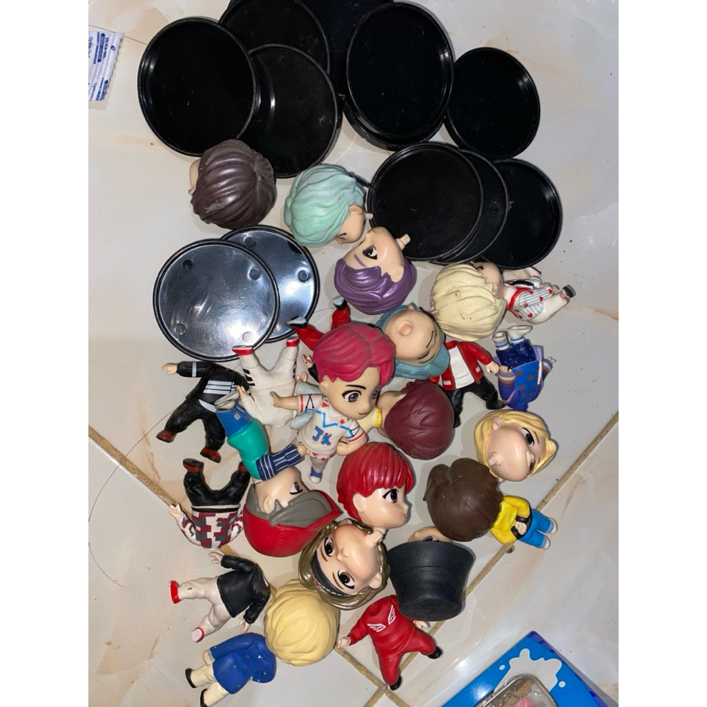 action figure tiny tan x BTS army dance mic drop & baskin robbins