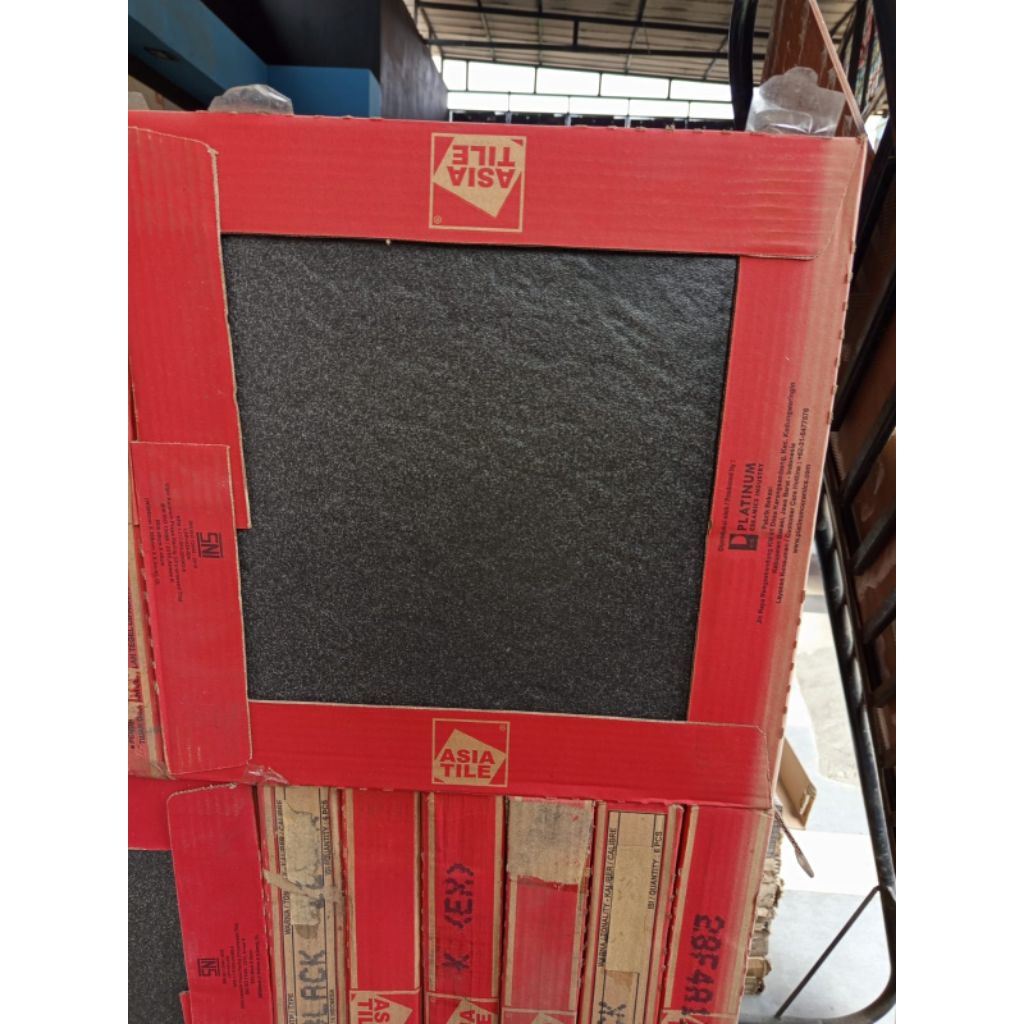 keramik hitam kasar 40x40cm Oscar black matt - asia tile