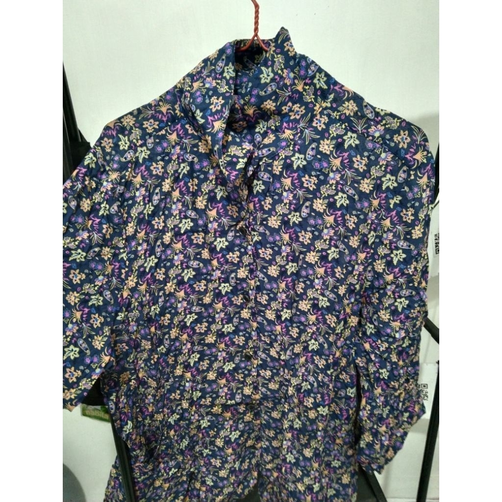 BAJU PRELOVED KEMEJA BUNGA BUNGA