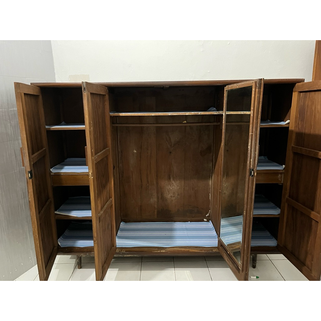 LEMARI JATI 4 PINTU (PRELOVED)