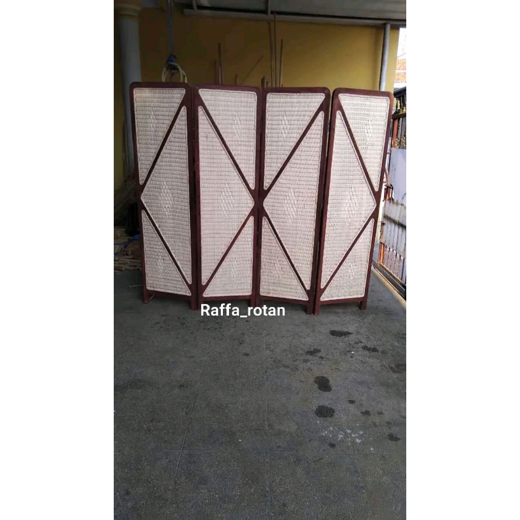 Partisi Penyekat Sketsel Rotan 4pintu Kokoh Berkualitas