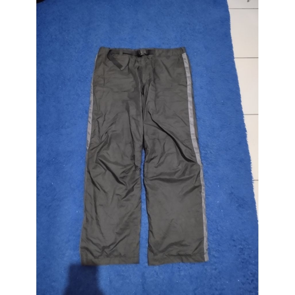 Celana parasut uniqlo