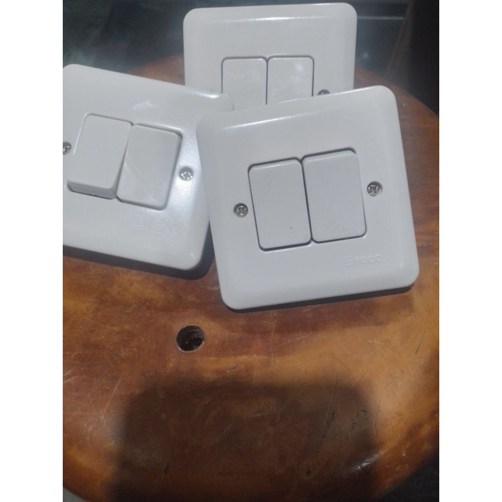 Saklar Broco 2 Gang / 2 Tombol Listrik Dinding - Saklar Lampu Doble Standar SNI