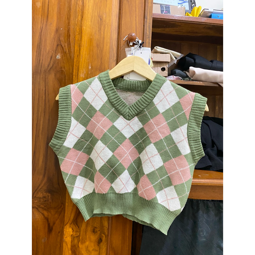 PRELOVED VEST RAJUT WANITA MOTIF KETUPAT KOTAK CROP PREMIUM UKURAN MEDIUM PL ROMPI