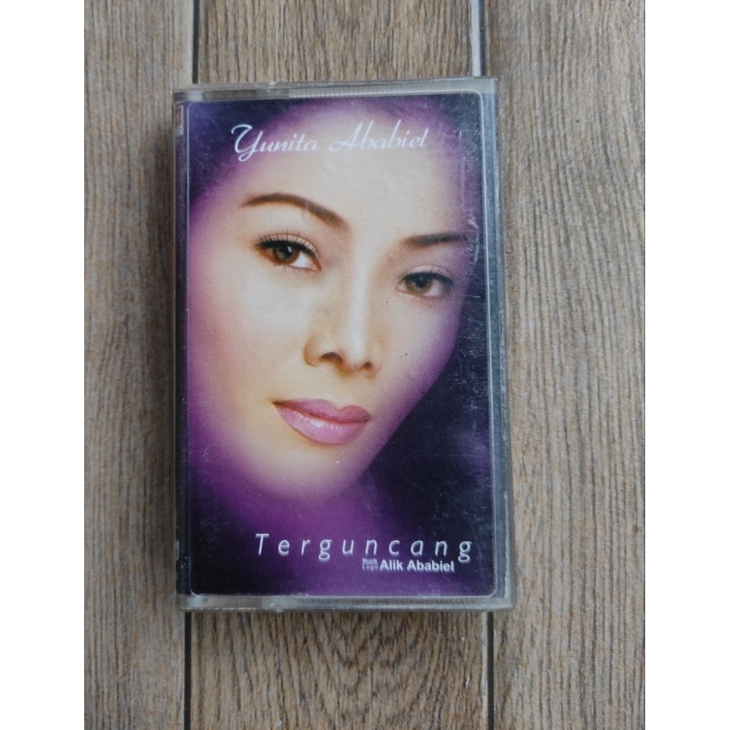 kaset pita YUNITA ABABIL "terguncang"