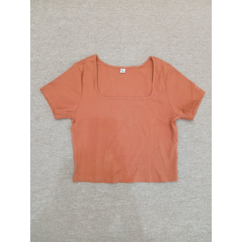 Baju Croptop Uniqlo Polos