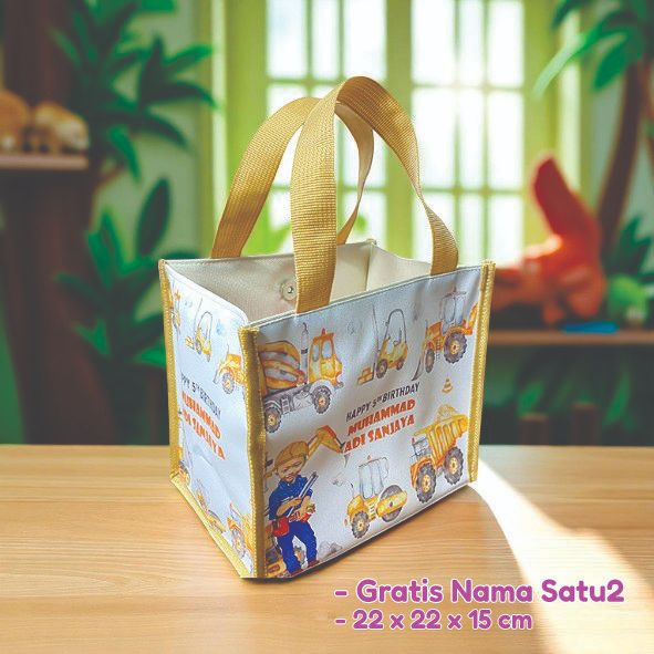 

Souvenir Ultah Anak Tas Lunchbag – Custom Nama – Foil Dalam – Cocok Tempat Bekal Sekolah